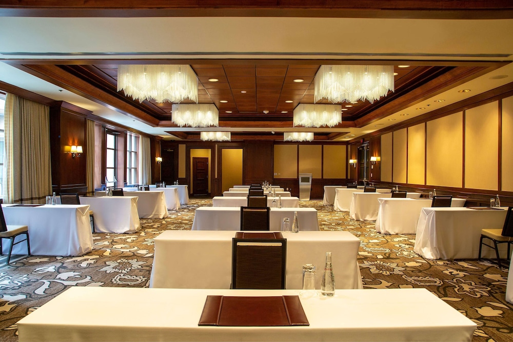 The Yorkville Royal Sonesta Hotel Toronto 44/55
