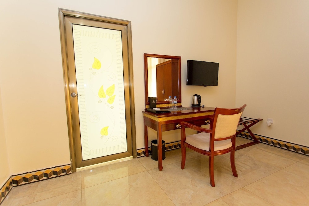 Dove Hotel 33/49