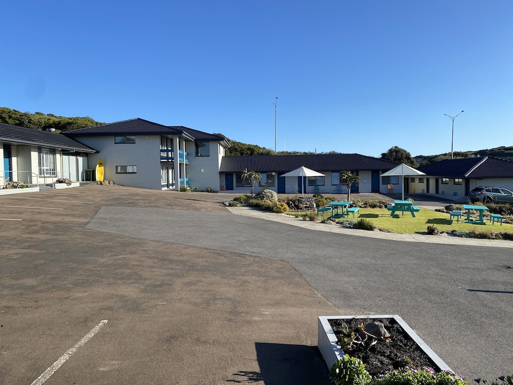 SOUTHERN OCEAN MOTOR INN 58/67