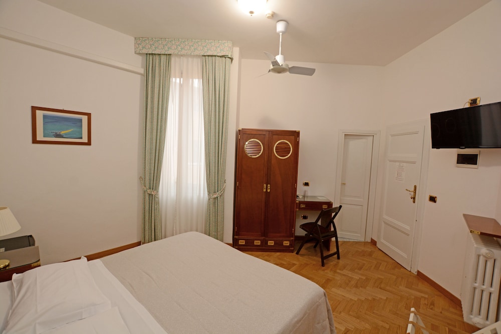 Albergo Italia 9/42