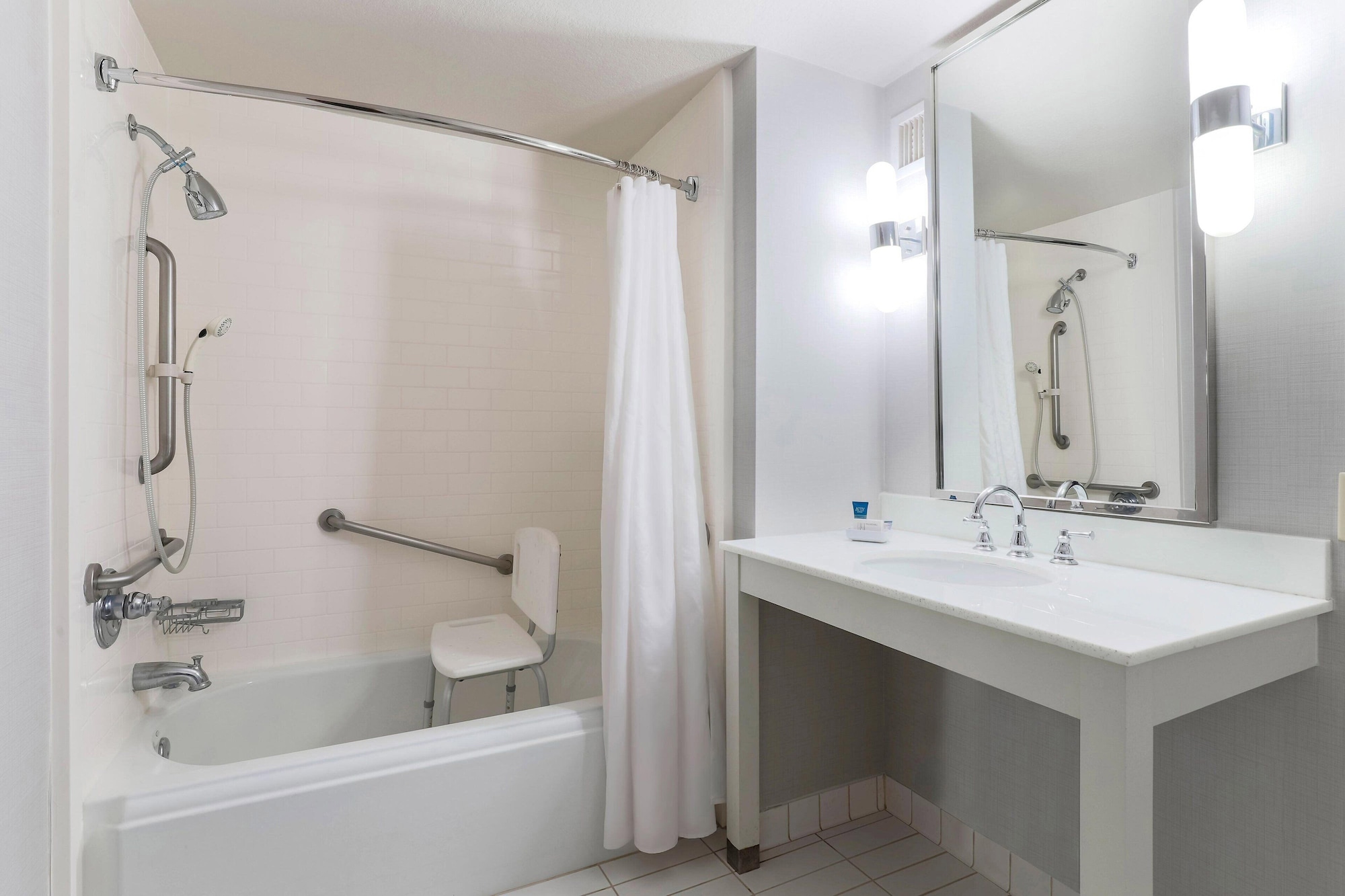 غرفة تقليدية بسريرين مزدوجين، Four Points by Sheraton Ontario-Rancho Cucamonga 8/9