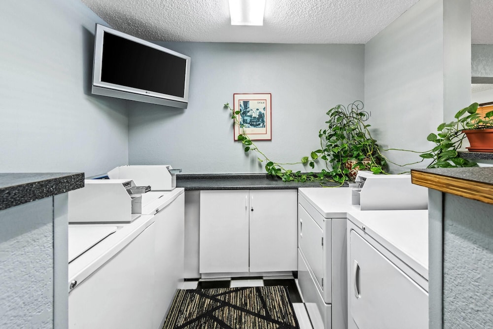 Super 8 By Wyndham Independence Kansas City 46/55