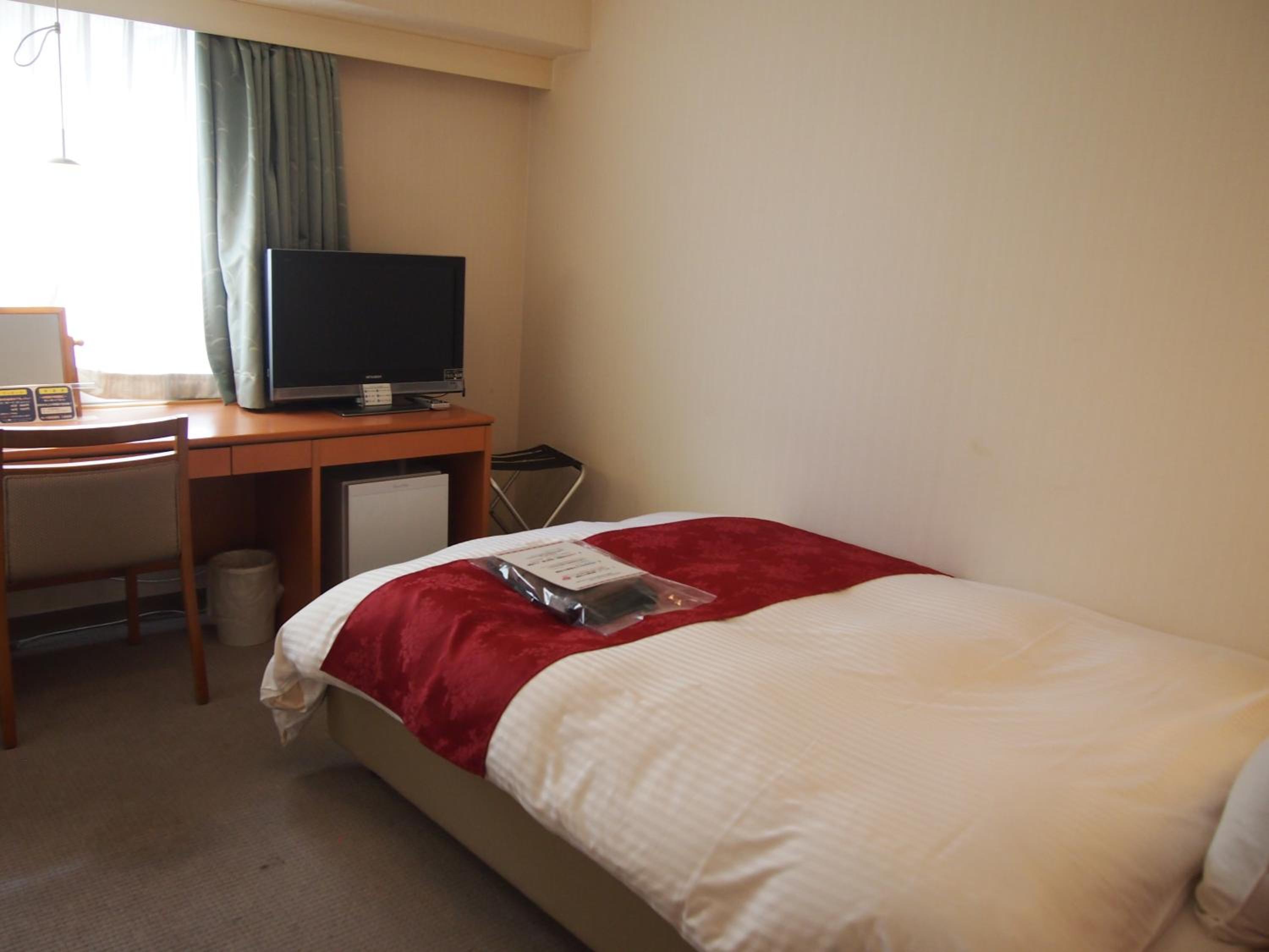 ROOM, SEMI DOUBLE BED
