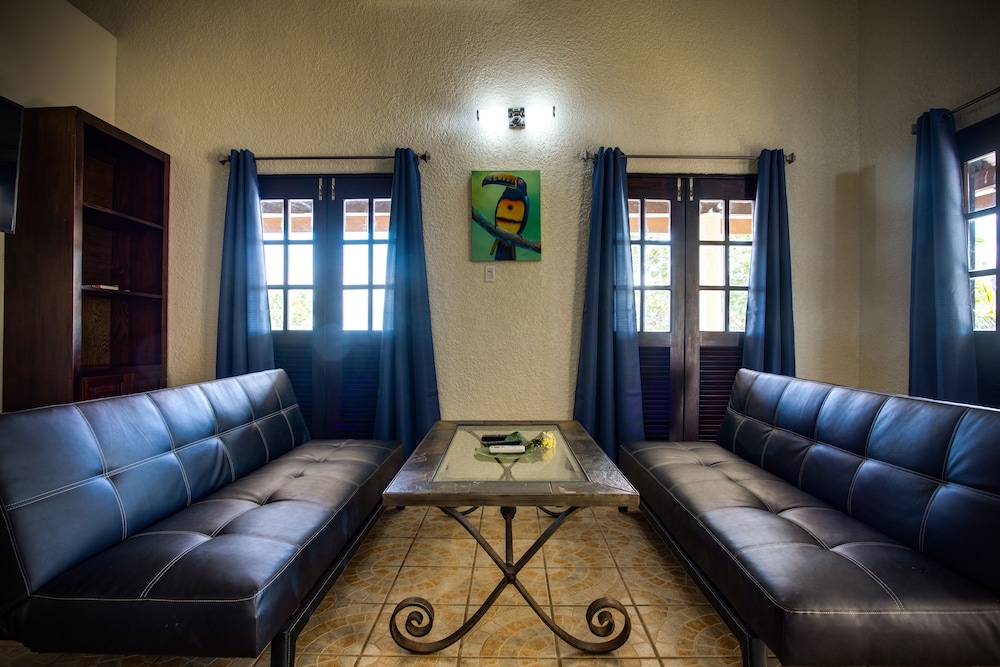 Mariposa Beach Suites 27/50