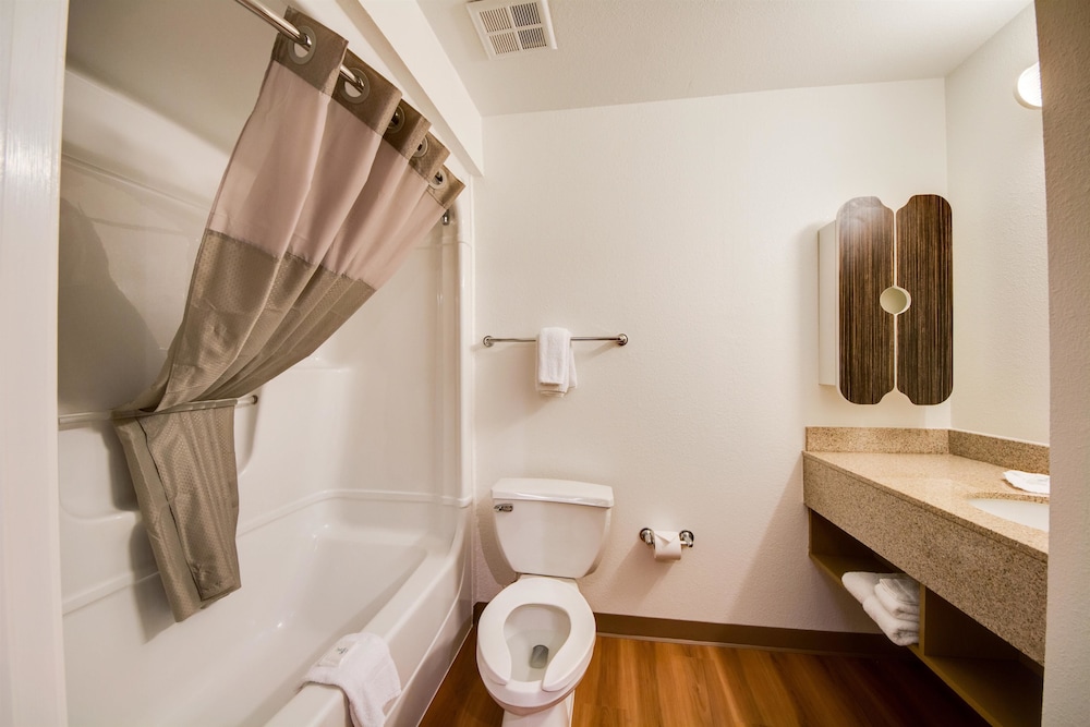 Motel6 Brownsville, TX 68/70