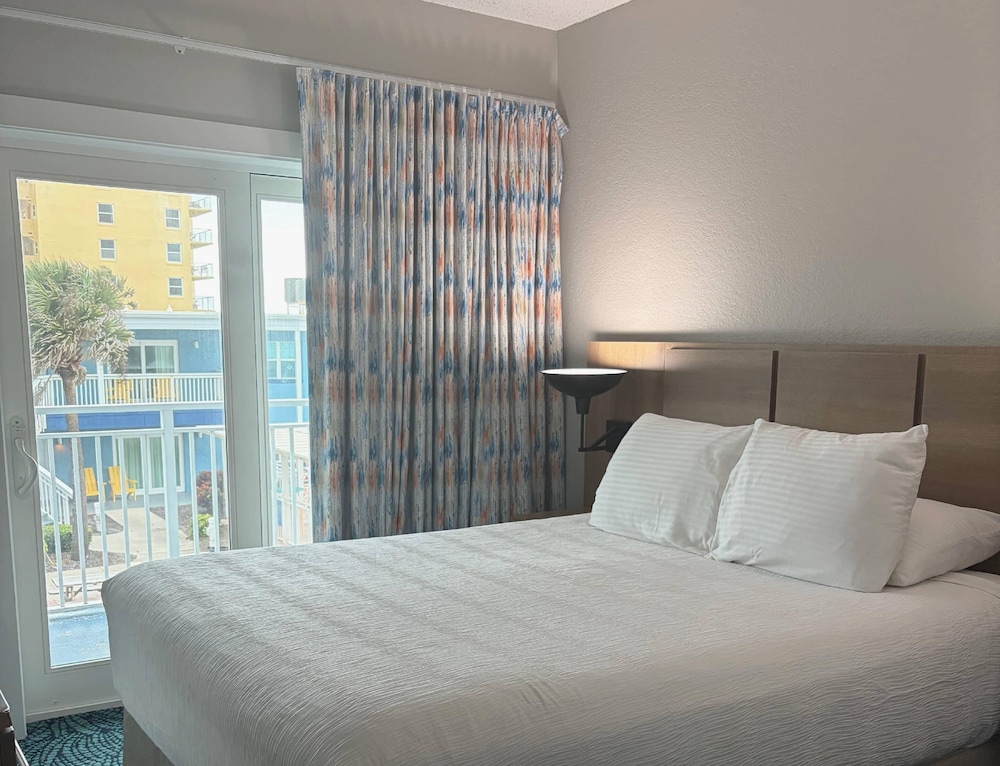 2 Bedrooms, King and Queen Bed, Ocean Front, Sofa