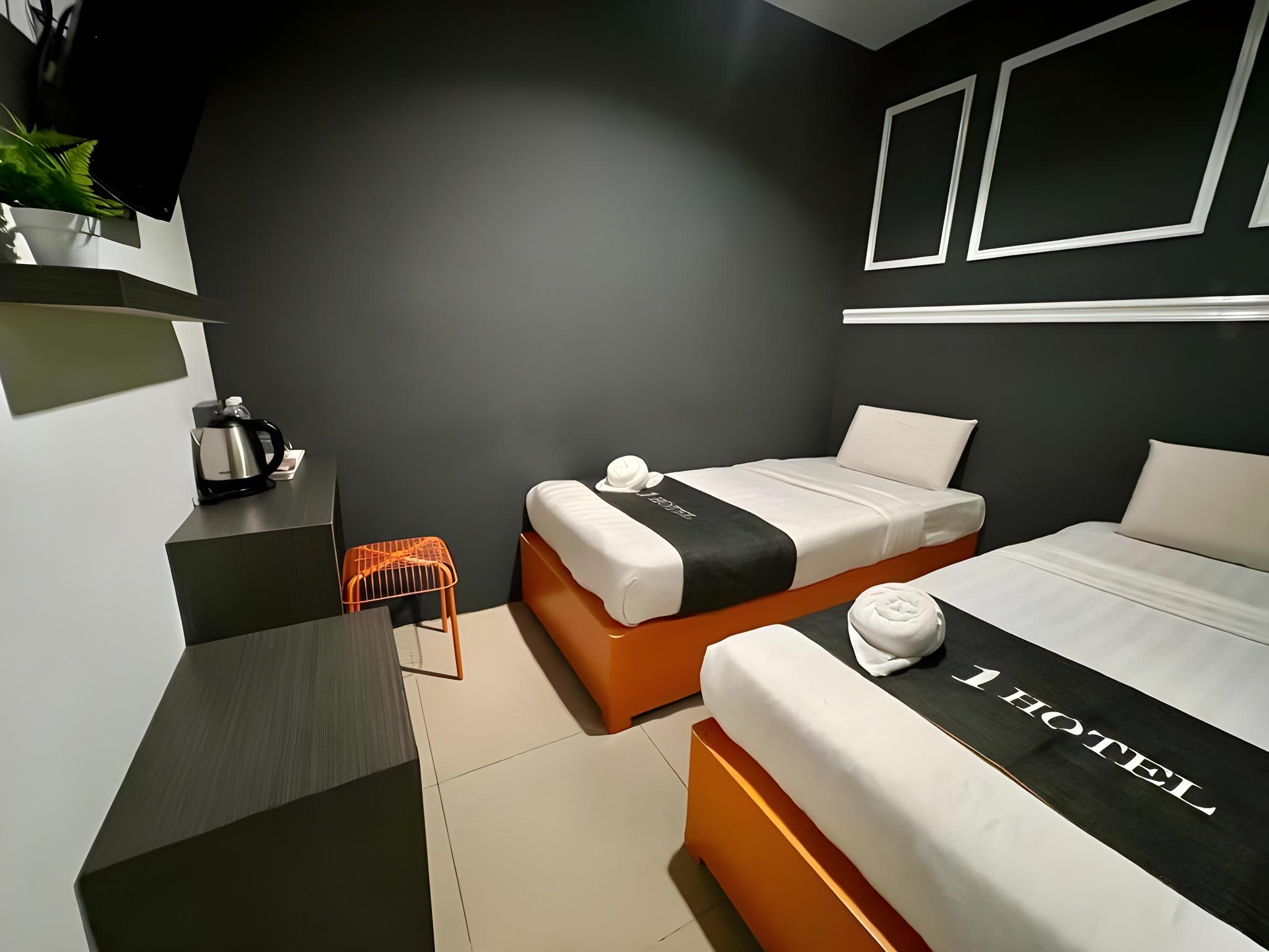 Deluxe, Twin Beds, No Window