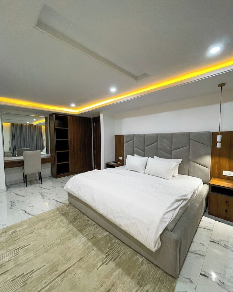 Adna Hotel 23/50