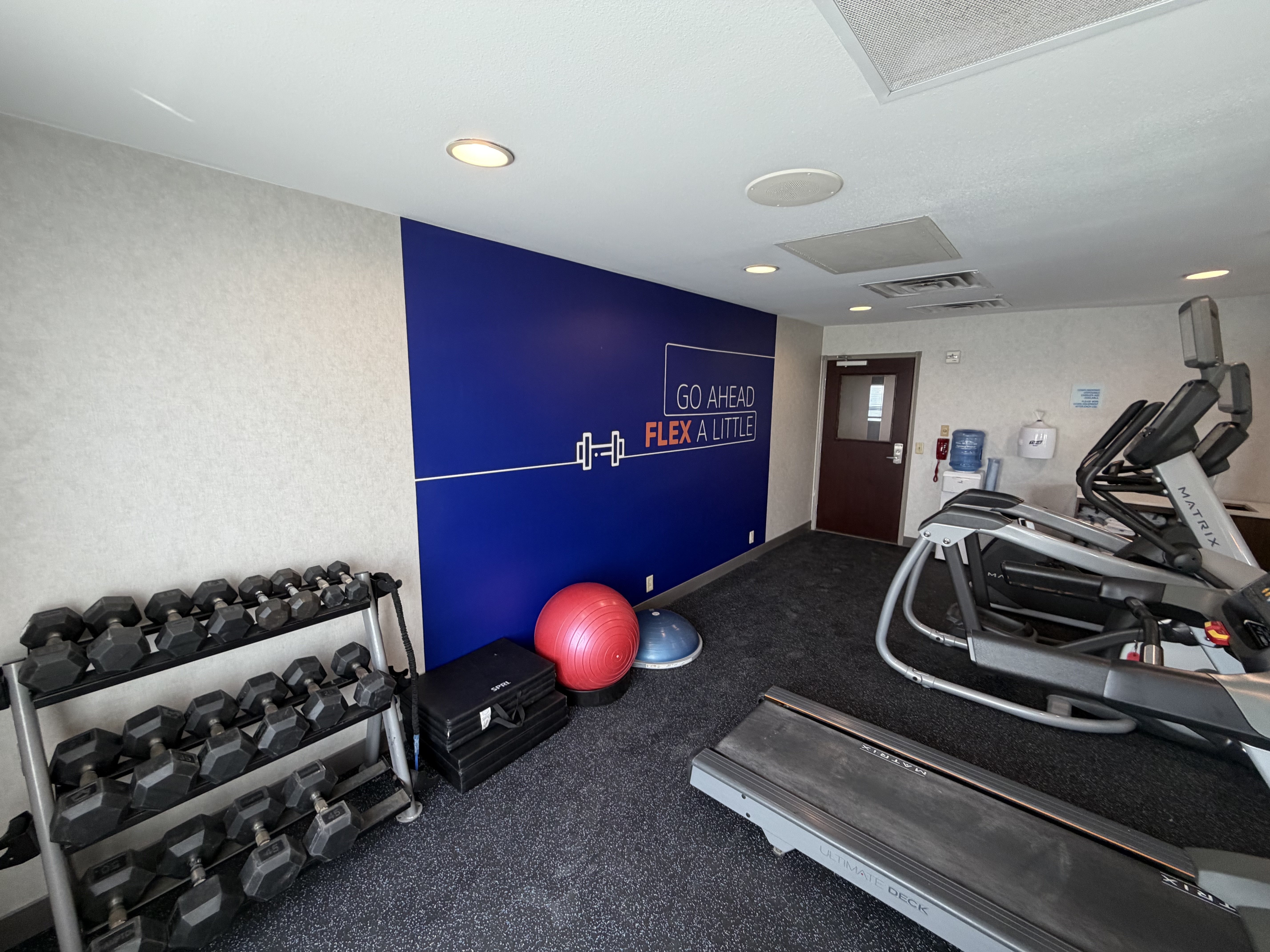 Holiday Inn Express & Suites Syracuse North - Airport Area 39/68