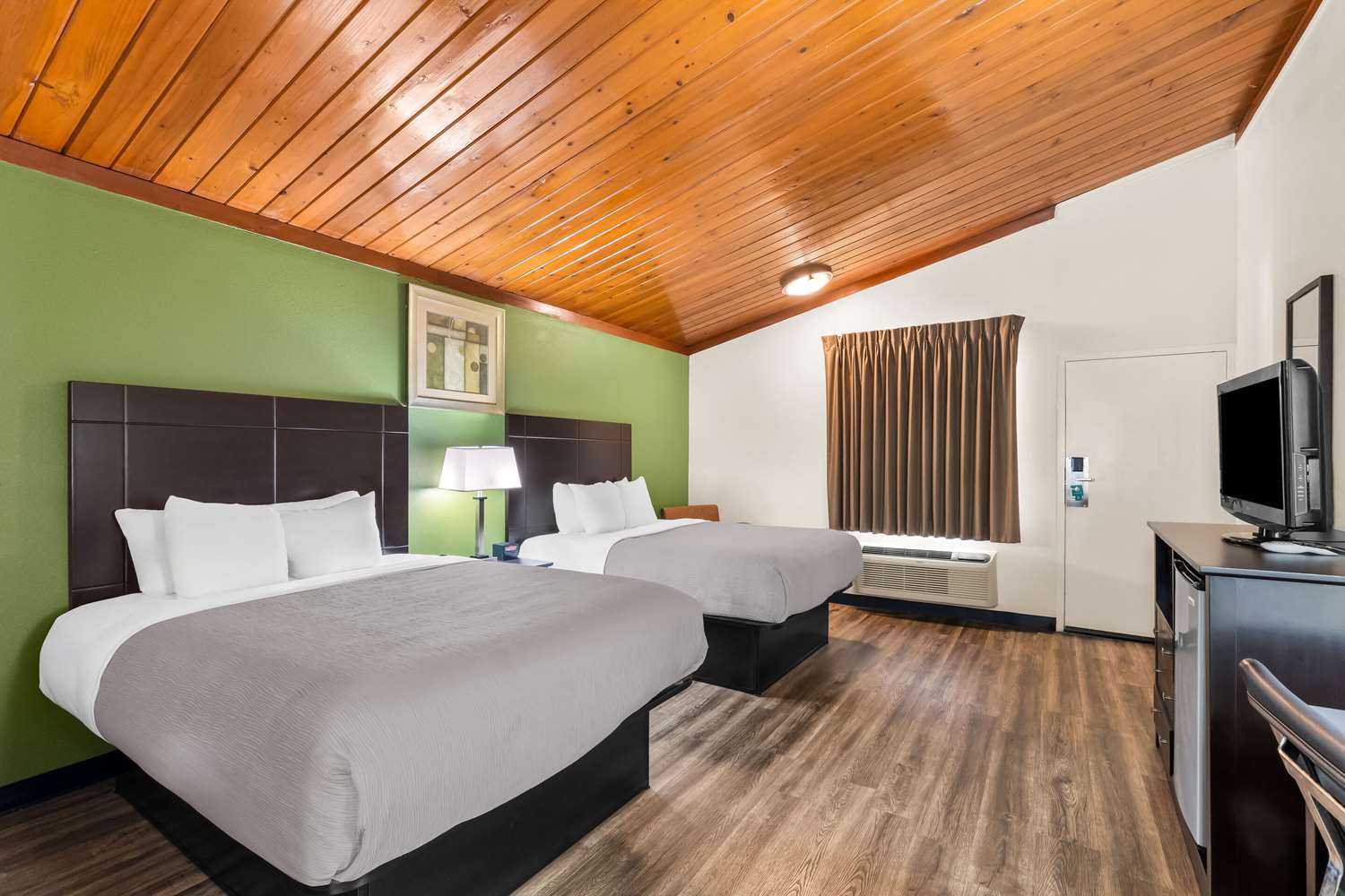 Quality Inn Tullahoma, TN 7/36