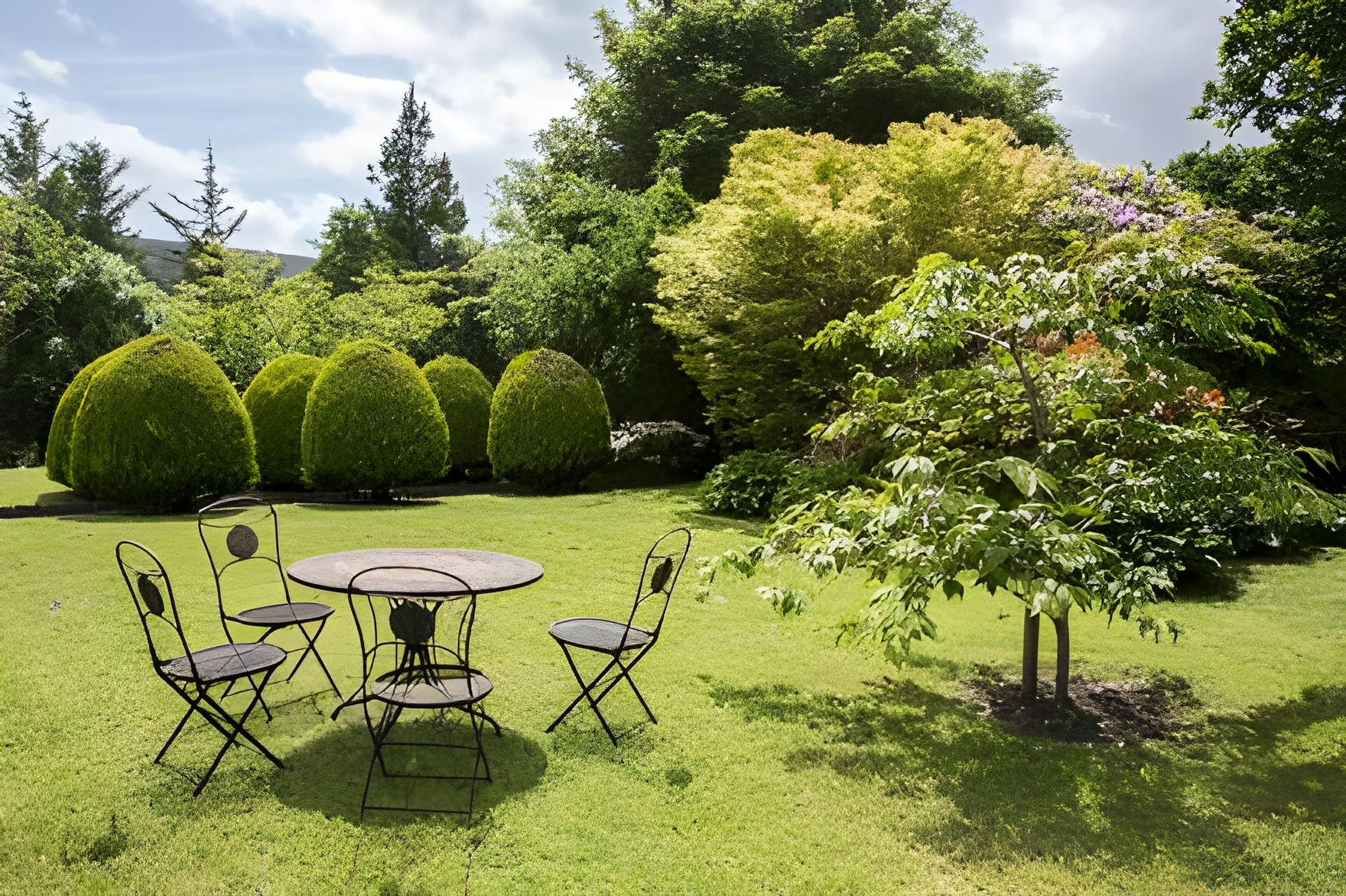 Woodhill House 13/15