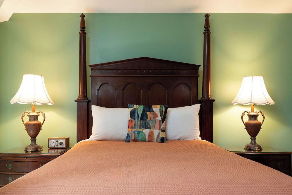Hidden Garden Cottages Bed &amp; Breakfast 23/49