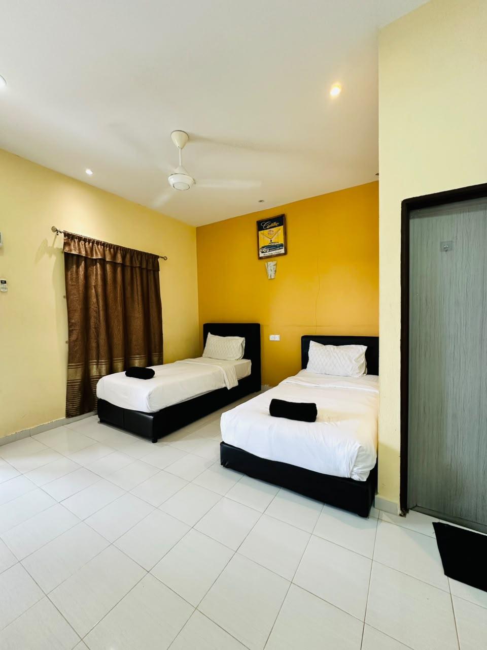 Standard, Twin Beds