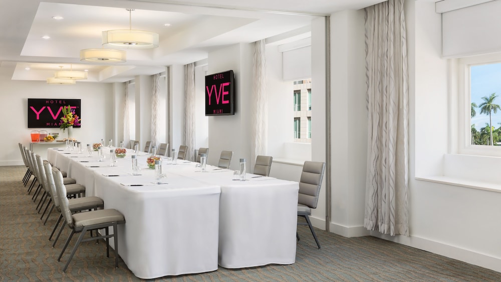 YVE HOTEL MIAMI 35/50