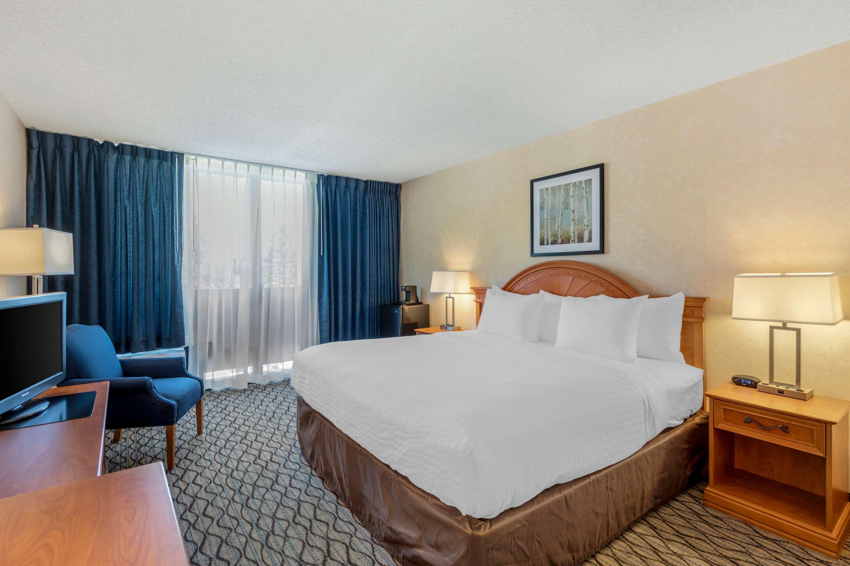 ROOM, KING BED
