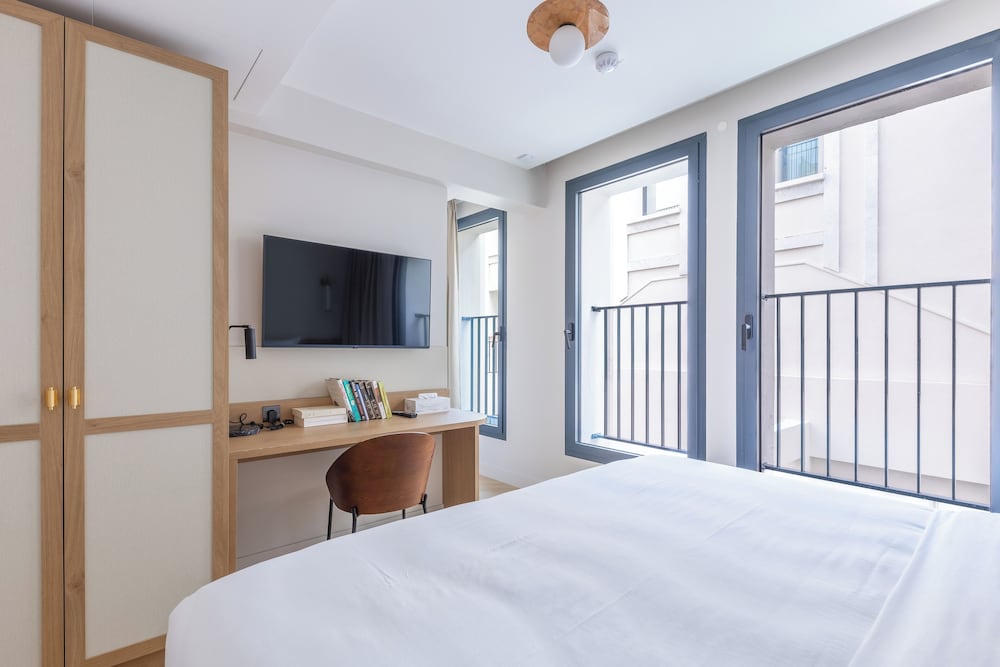 BUSINESS, APARTMENT