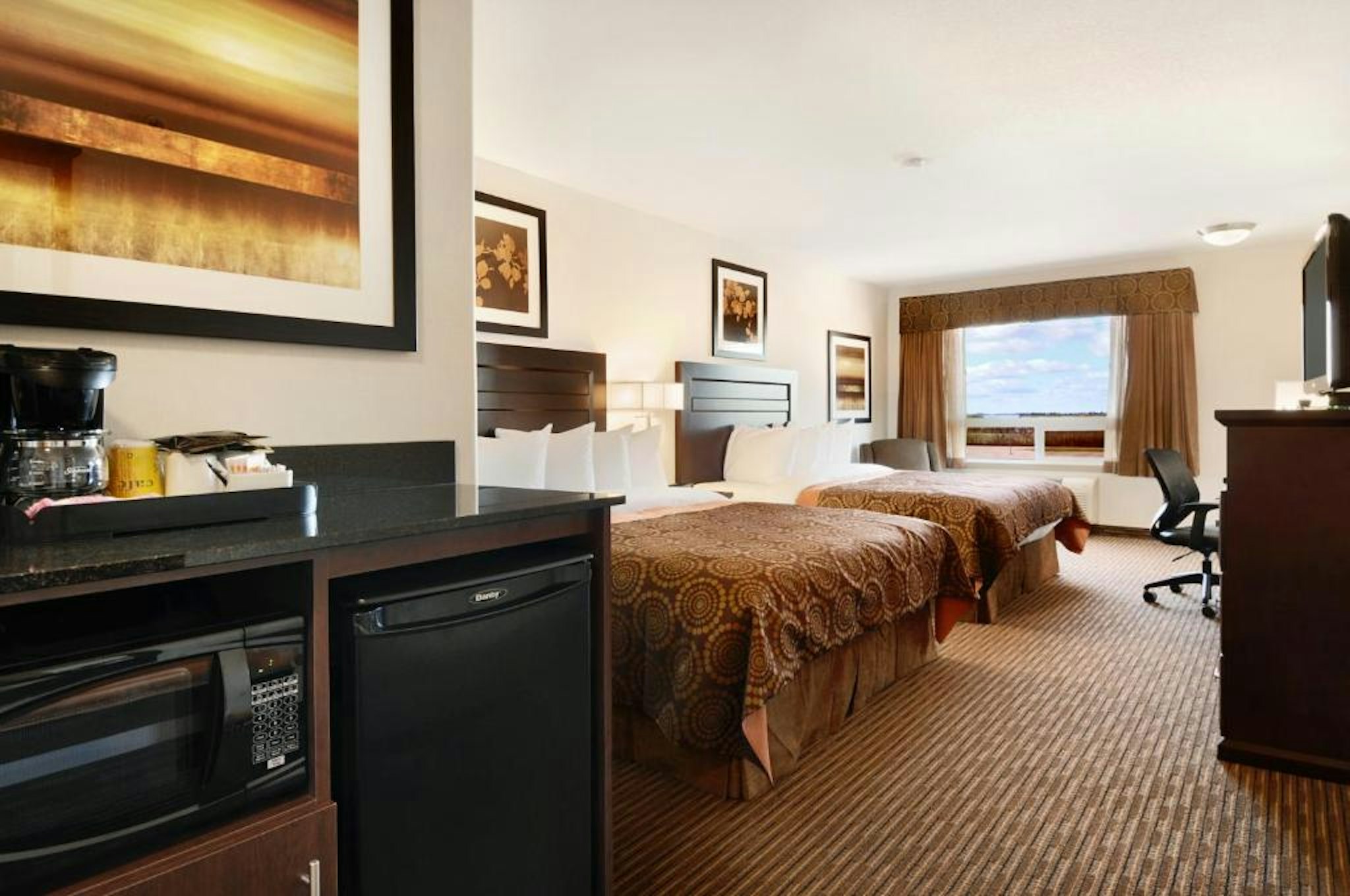 Canalta Hotel Tisdale 6/12