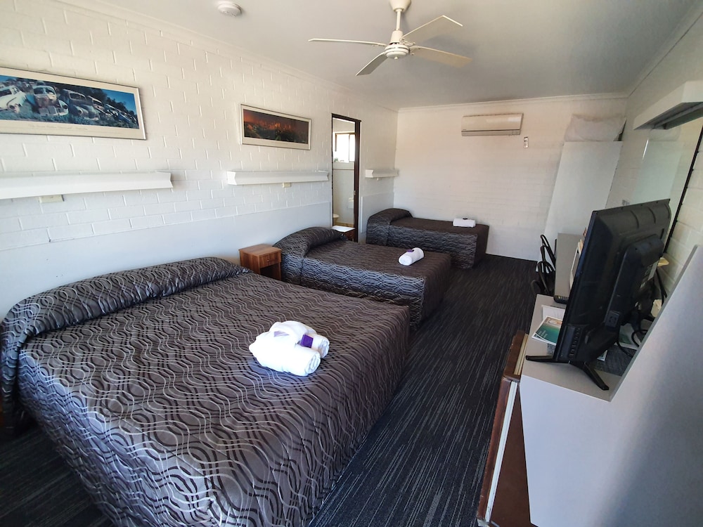 Coastal Bay Motel 40/66