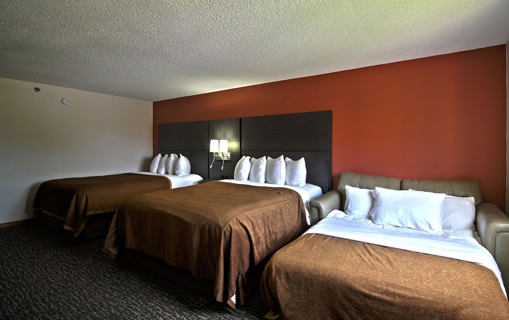 Chicago Club Inn & Suites 9/32