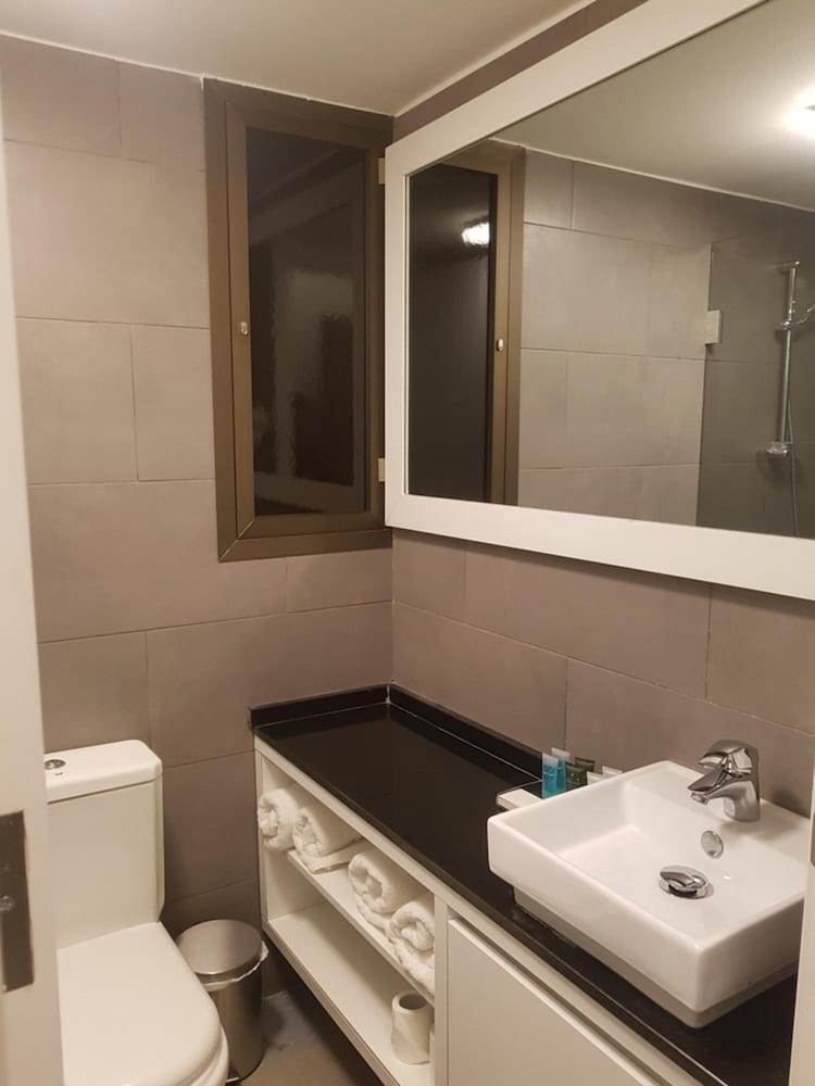 B Residence 39/43