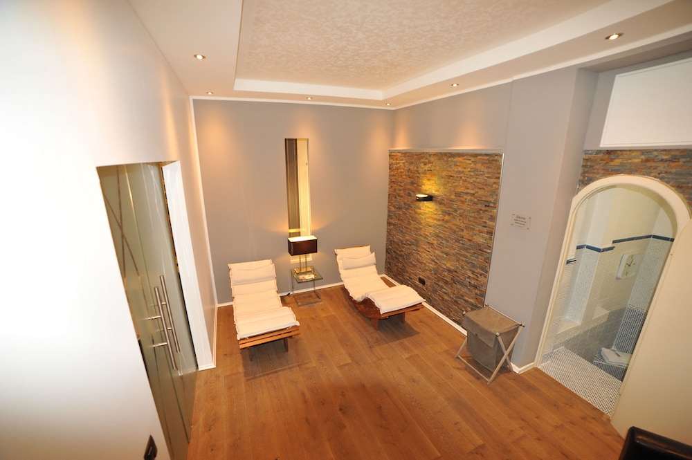 Hotel Rheinischer Hof 18/36