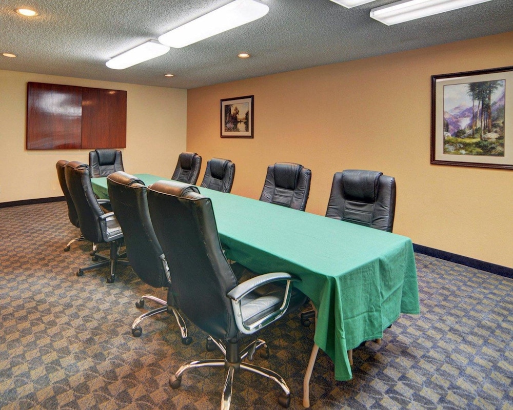 Quality Inn & Suites Irving DFW Airport South 30/34