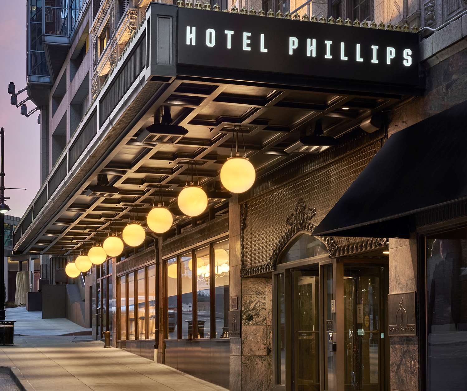 Hotel Phillips Kansas City Curio Collection by Hilton 3/50