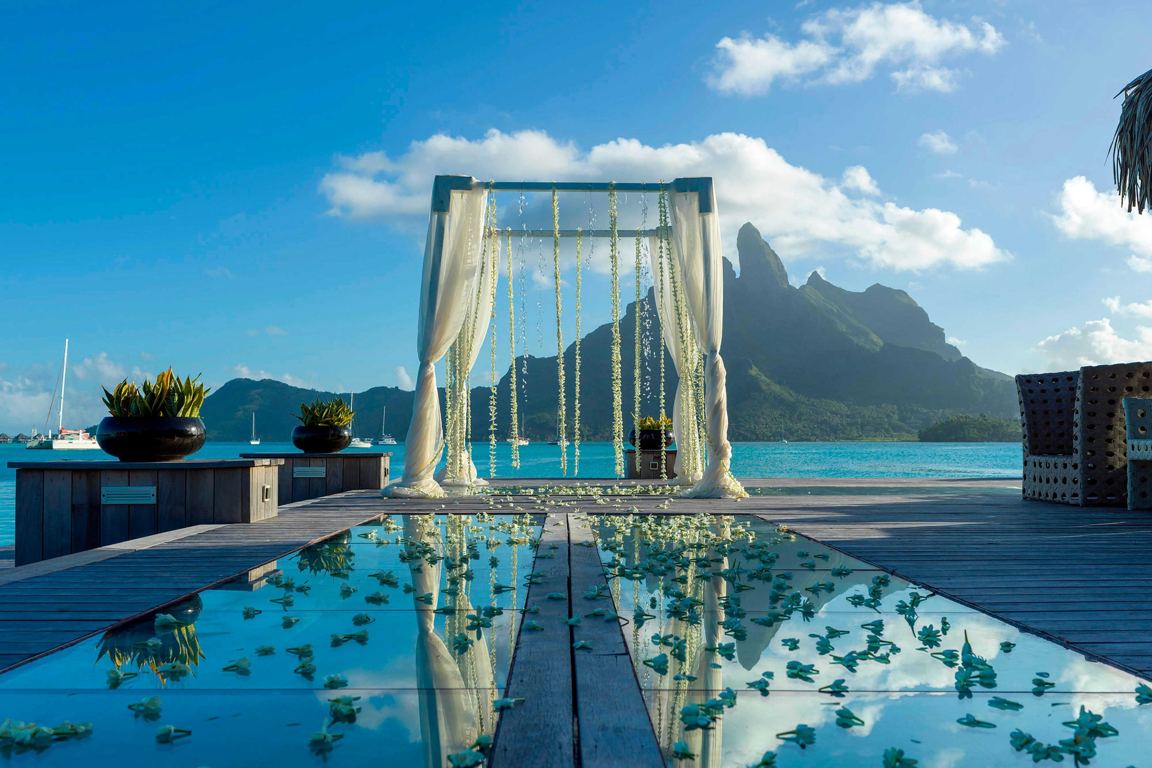 The St Regis Bora Bora Resort 46/84