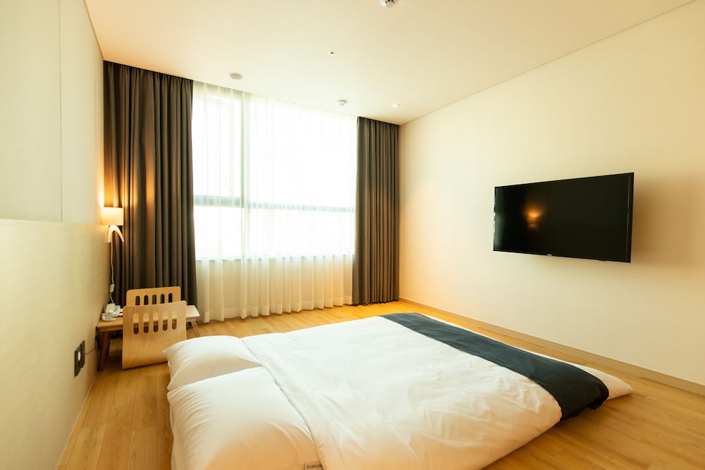 HOTEL WIN STORY 16/52