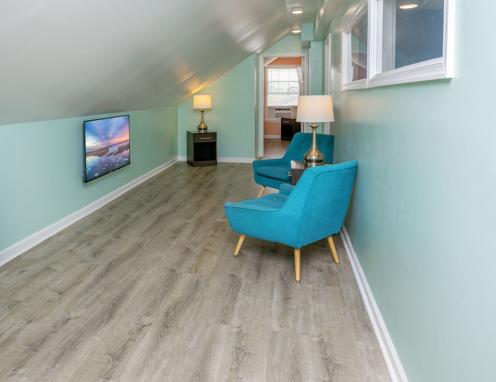 Commander Beach House Hotel 33/50
