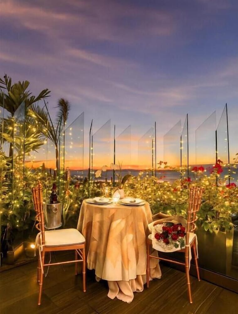 Vivere Suites 57/62