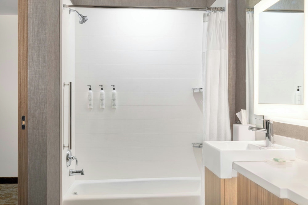 جناح بسريرين كوين مع سرير سحّاب إضافي لذوي الإعاقة، SpringHill Suites by Marriott Holland 6/6