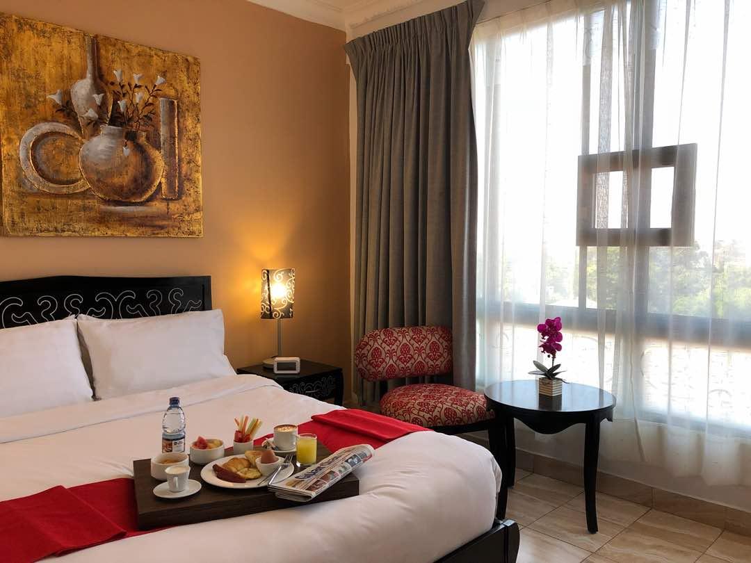 DELUXE, DOUBLE BED, SMOKING