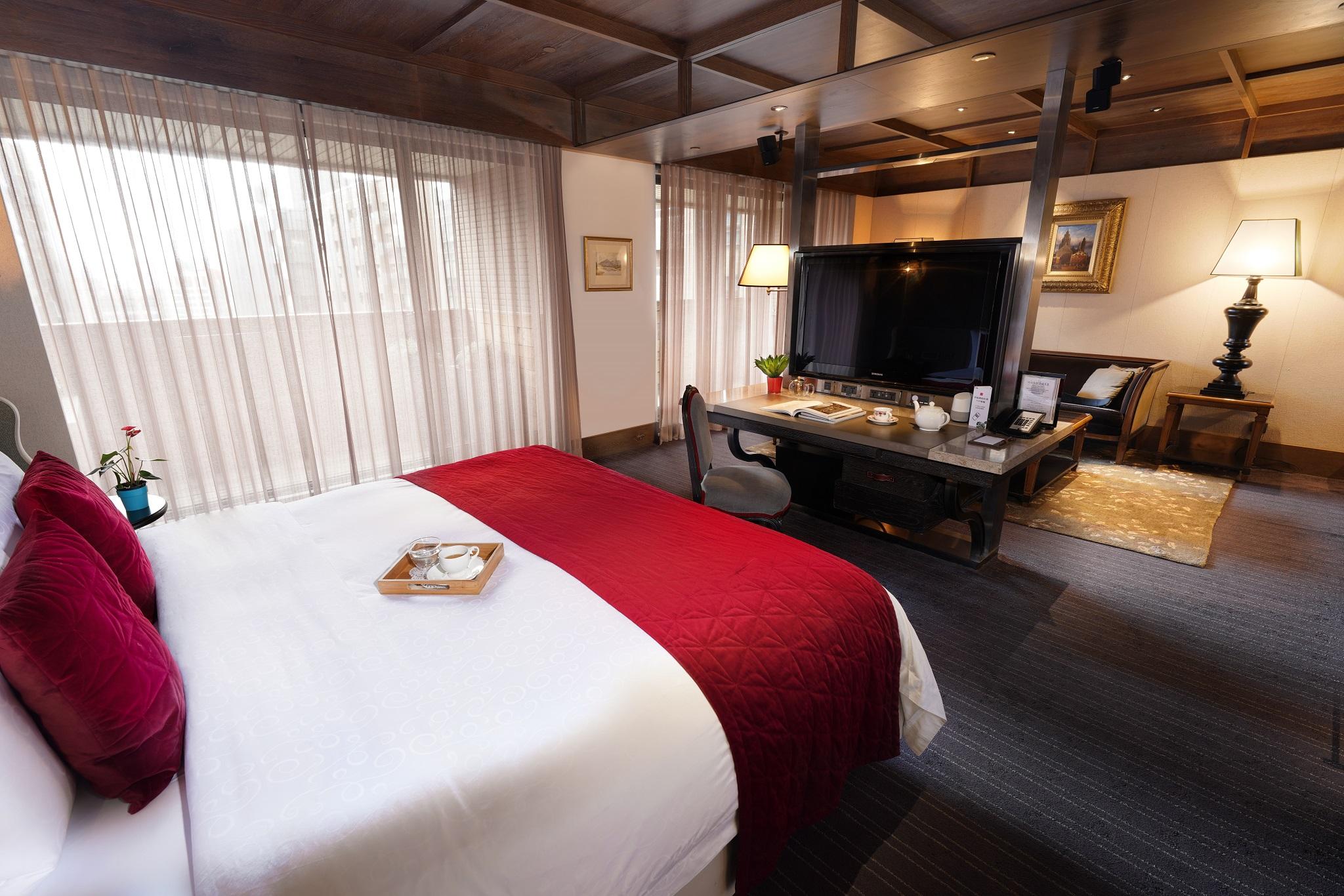 Deluxe, Suite, King Bed, No Parking