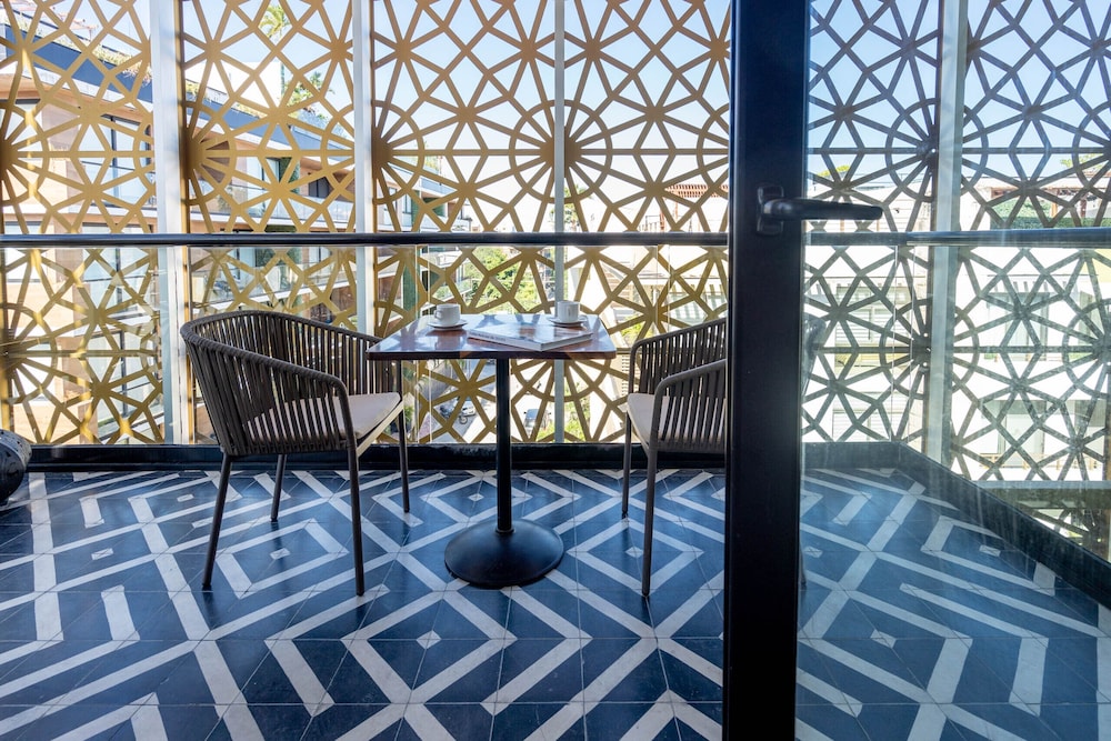 IT Boutique Hotel and Restaurant 46/73