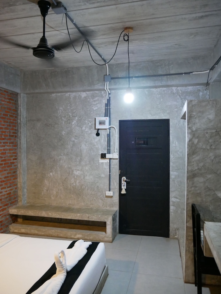 41 Studio - Adults Only 17/33