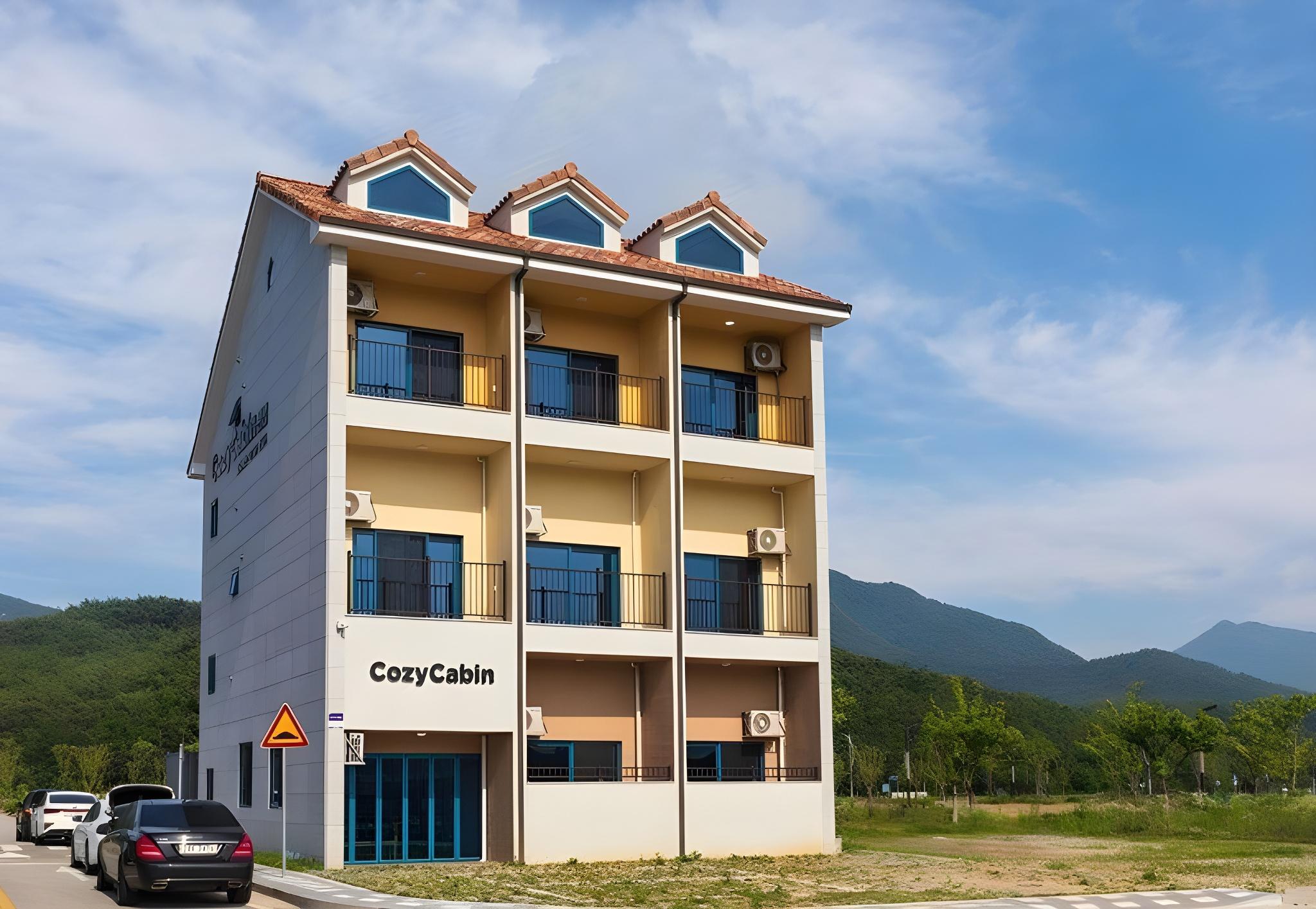 CozyCove Boutique Hotel 7/32