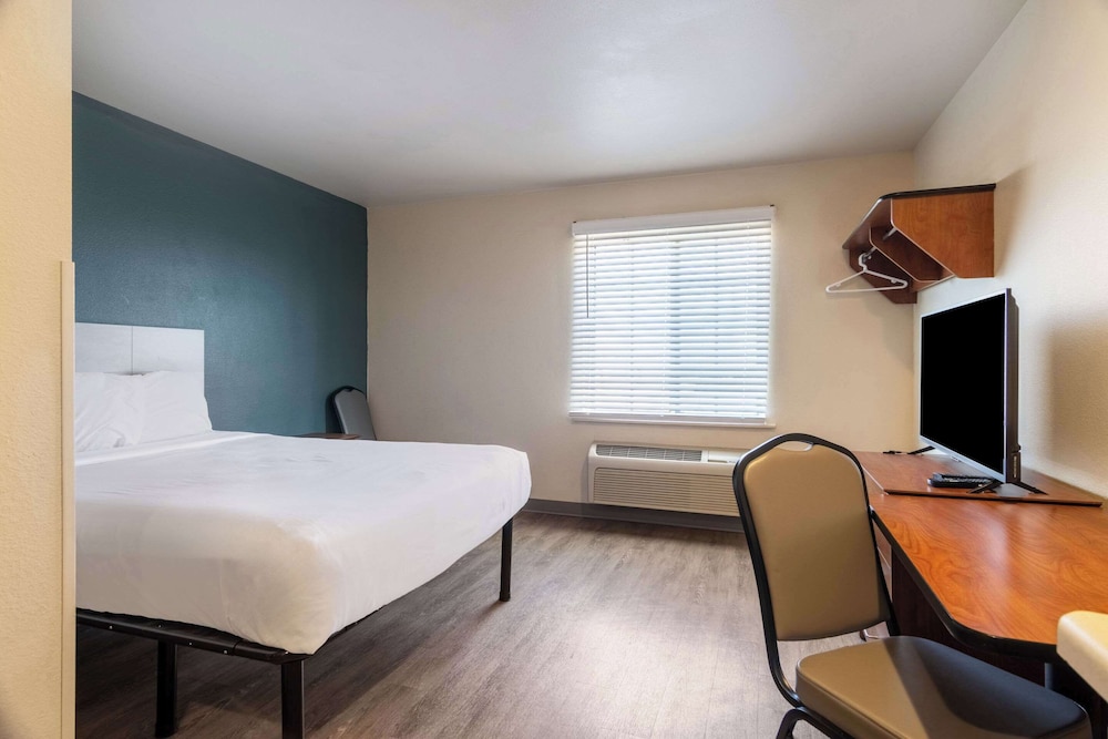 WoodSpring Suites Champaign near University 16/38