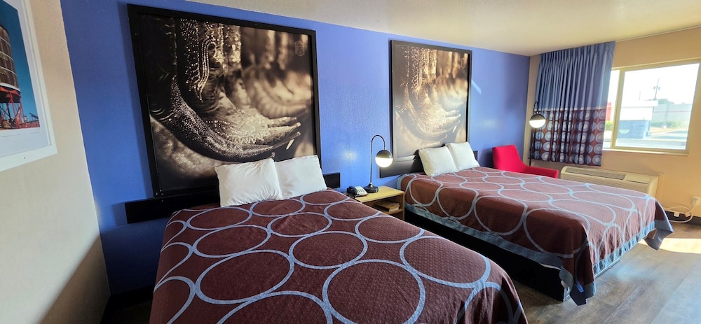 room, 2 queen beds, smoking