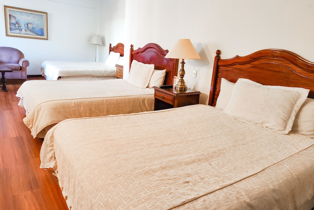 Hotel Rey Palace 10/24