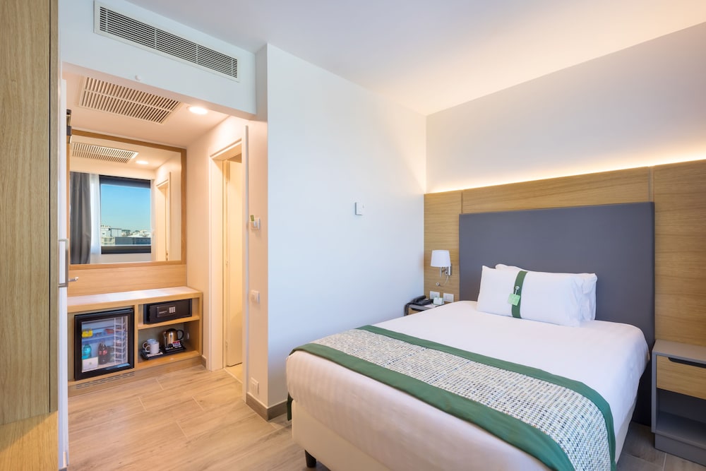 HOLIDAY INN NAPLES 23/78
