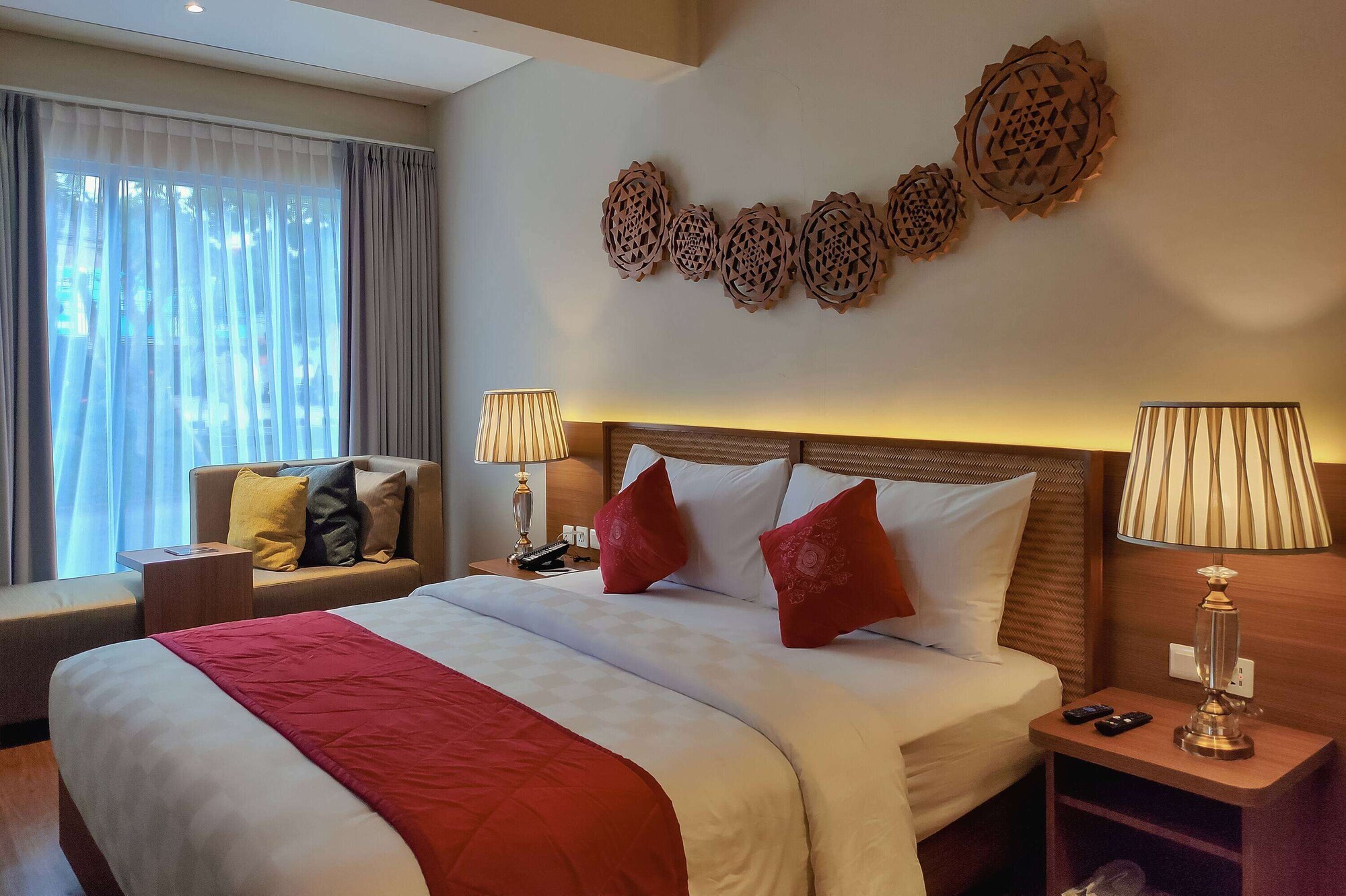 EXECUTIVE, KING BED