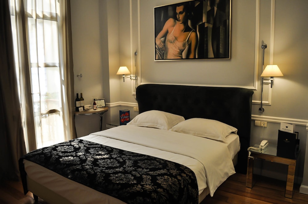 Andromeda Hotel 10/50
