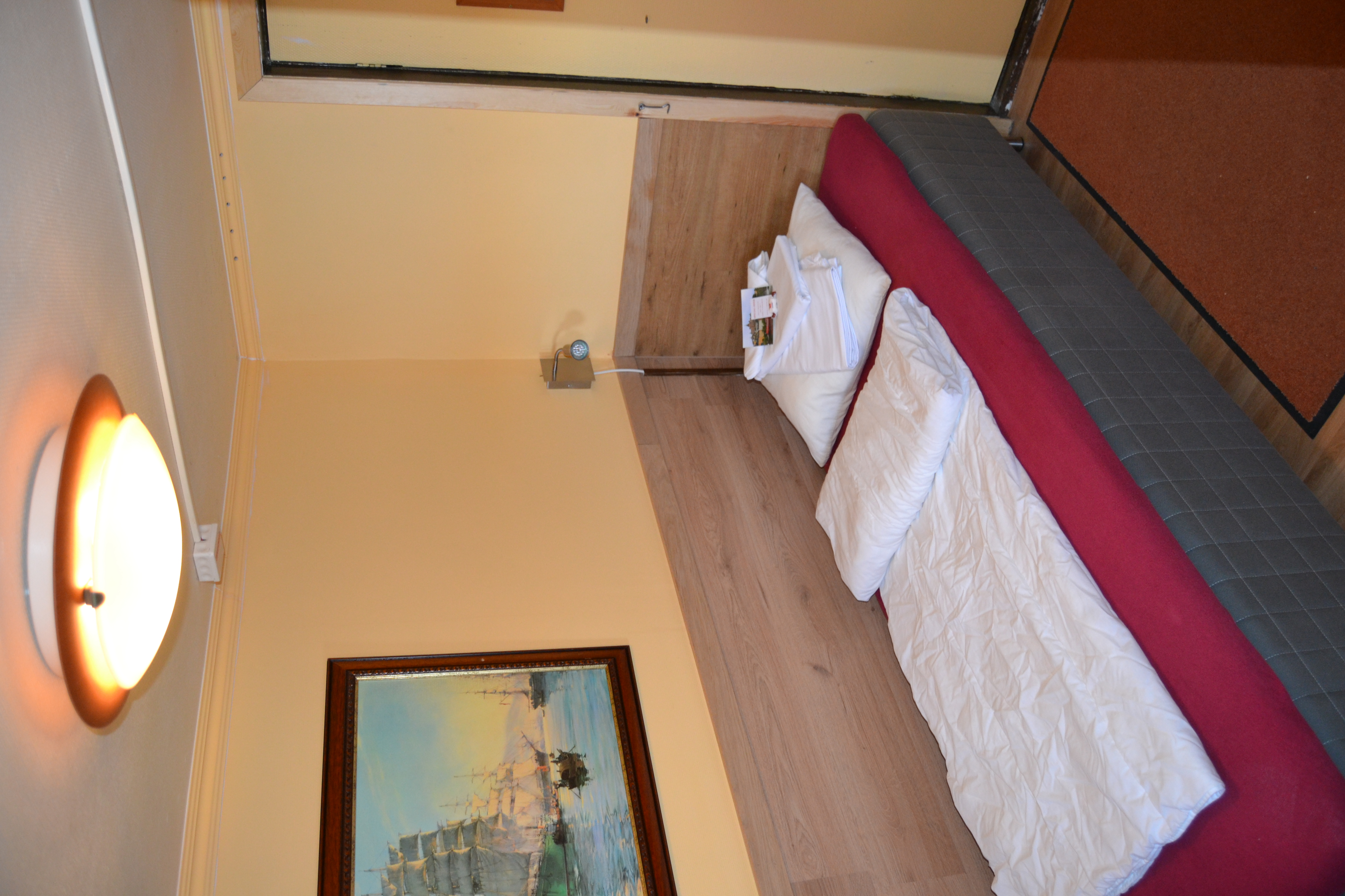 Room, Single, Shared Bathroom