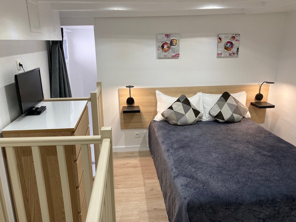 DUPLEX, SUPERIOR, STUDIO, KITCHENETTE