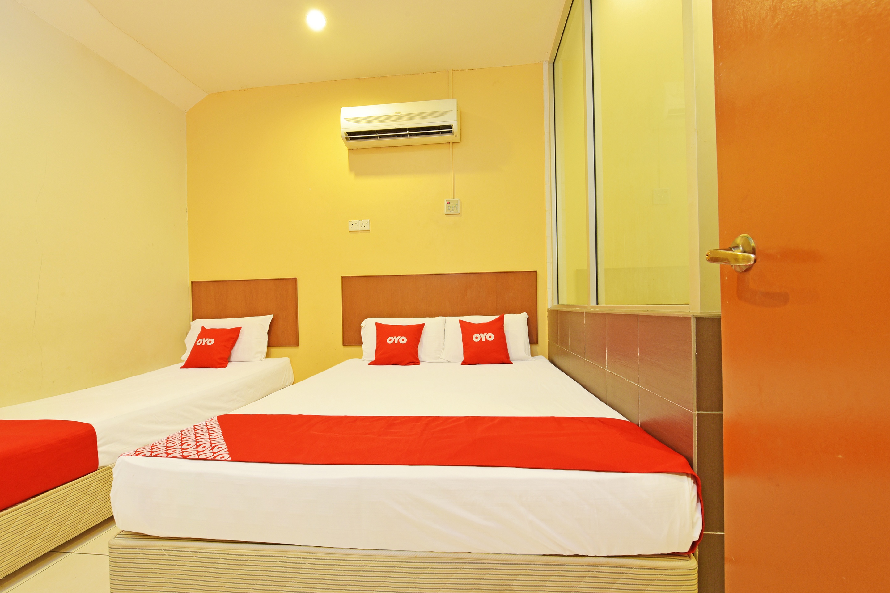 Oyo 582 Hotel Walk Inn 13/32