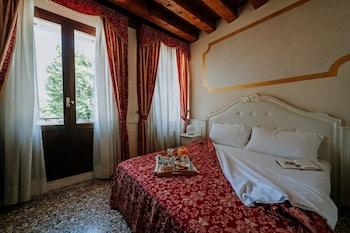 Deluxe, Double or Twin Bed, No Elevator, Historic Wing