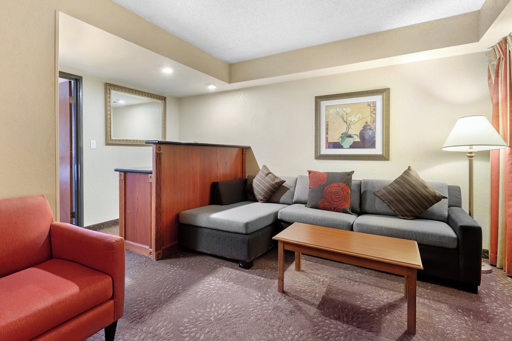 Holiday Inn Express Chicago Downers Grove 47/74