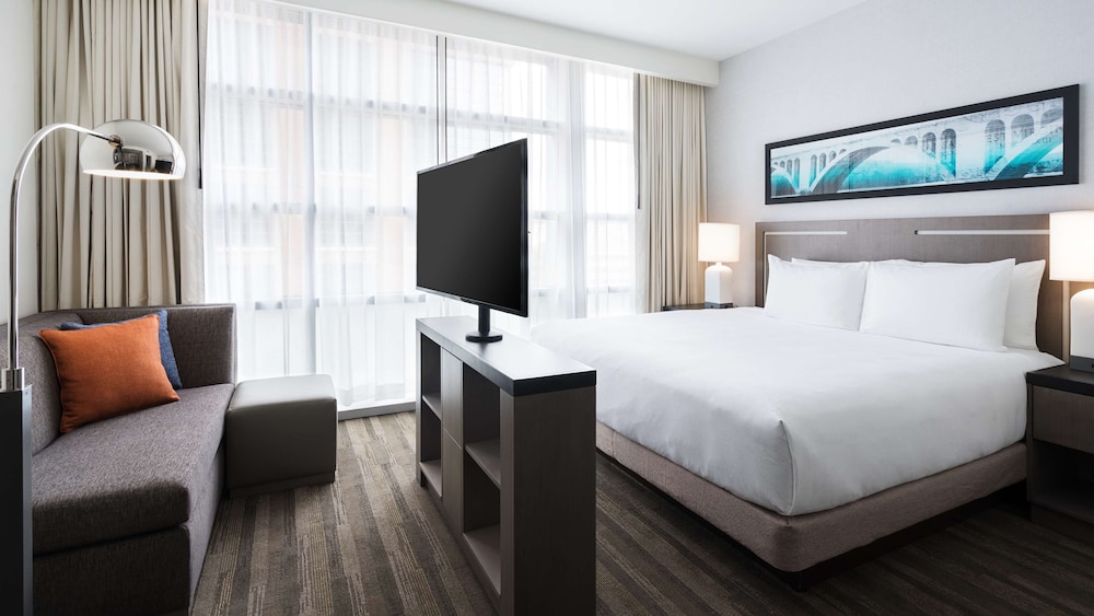 1 BEDROOM, KING BED, SOFA, ACCESSIBLE