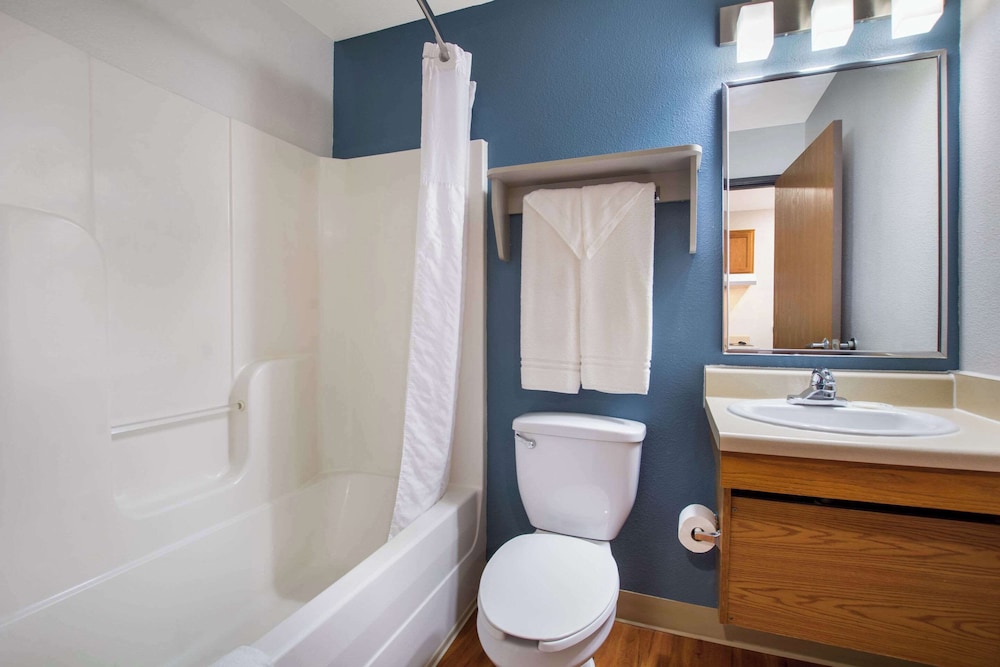 WoodSpring Suites Louisville Southeast 31/34